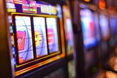 sekalibet live-dealer blackjack table with professional croupier visible on mobile screen